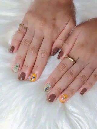 ミディアム ネイル Blowe ニュアンスのネイルデザイン