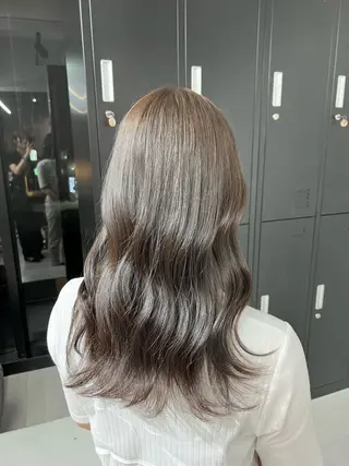 ロング カラー 小森聖奈 韓国風レイヤーカットのヘアスタイル