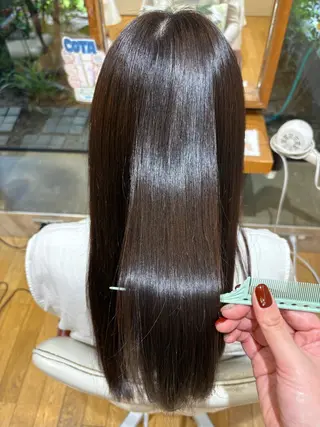 ロング カラー 柳内 まゆのヘアスタイル
