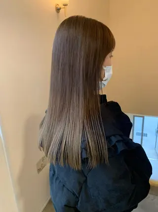 セミロング カラー 本間 結衣のヘアスタイル