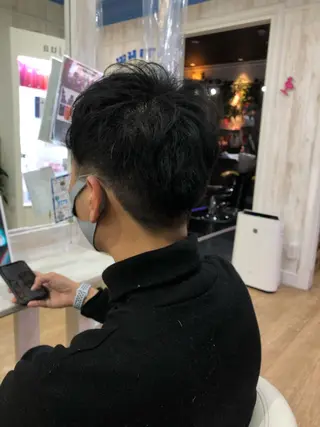 メンズ white.梅田 デザインカラー🦄のヘアスタイル