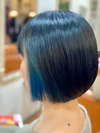 カラー 岡田 里奈のヘアスタイル