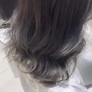 カラー ミヤワキ モモコのヘアスタイル