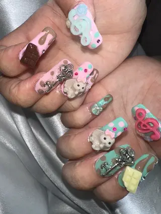 ミディアム YOKOSUKA NAILS💅✨のネイルデザイン