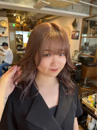 セミロング カラー sora /ブリーチ /レイヤーカットのヘアスタイル
