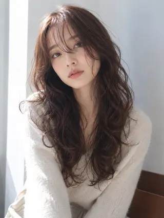 ロング パーマ 似合わせ/透明感 /顔まわりカット🌿のヘアスタイル