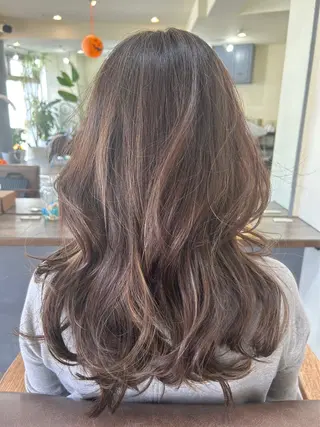 セミロング カラー 鶴見 和美のヘアスタイル