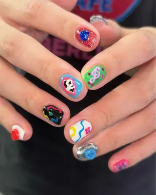 ネイル 🪐富島彩夏 /海外nail🪐のネイルデザイン