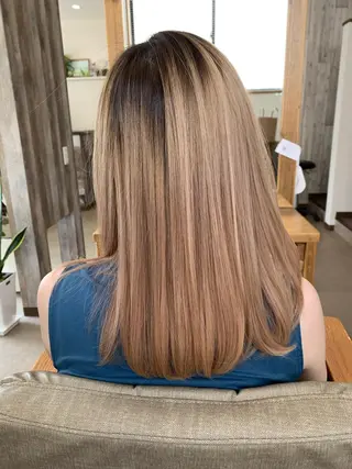 ミディアム 新保 佳世のヘアスタイル
