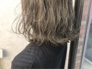 ショート パーマ 顔周りレイヤーカット ブリーチminamiのヘアスタイル