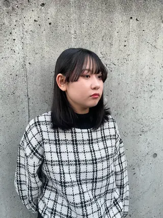 ミディアム カラー ハイトーン/レイヤー 似合わせ・ユキノのヘアスタイル
