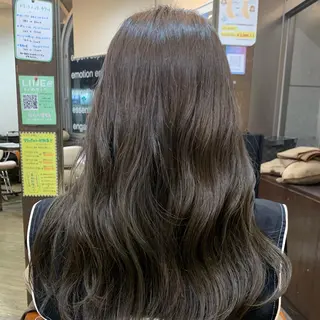 ロング パーマ 佐藤 瑚碧のヘアスタイル