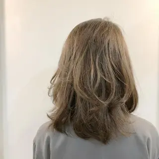 ミディアム カラー パーマ ヘアアレンジ 塩崎 春香のヘアスタイル
