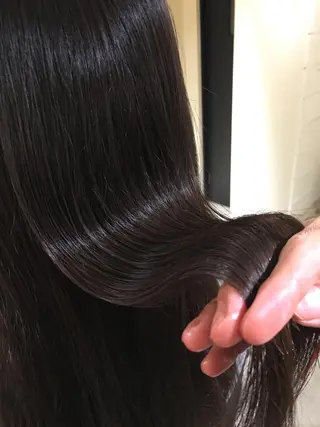 セミロング CALMHAIR 五十實淳のヘアスタイル