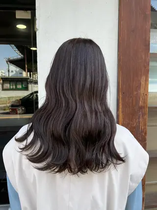 セミロング カラー 髪質改善・縮毛矯正 特化・ユウシンのヘアスタイル