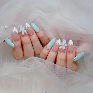 ネイル ラクロレ ハナ︎🌼のネイルデザイン