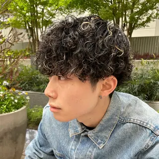 ショート カラー パーマ ヘアアレンジ メンズ 亀井隆汰/メンズ専門 パーマ/フェード可のヘアスタイル