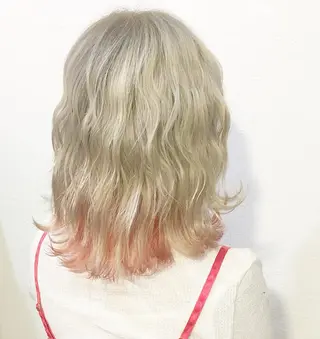ミディアム カラー ブリーチ、パーマ 西部笑のヘアスタイル