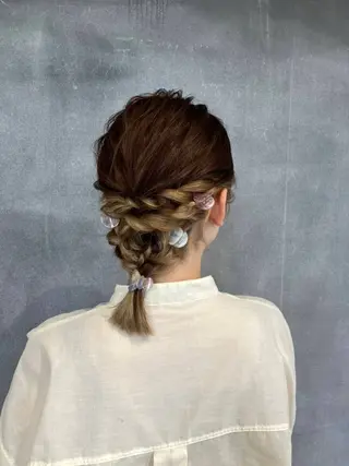 ヘアアレンジ 𝐲𝐮𝐮 /艶髪 /透明感カラー🌱のヘアスタイル