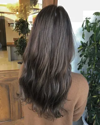 ロング カラー 比嘉 千咲のヘアスタイル