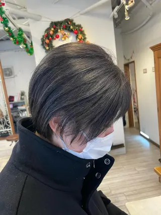 ショート カラー インナーカラー 推し ブリーチ 髪質改善のヘアスタイル