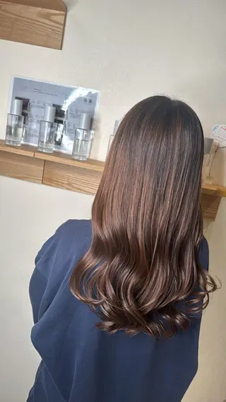 ロング 根本 奈緒のヘアスタイル