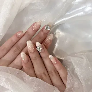 ネイル sara : salon ELVIのネイルデザイン
