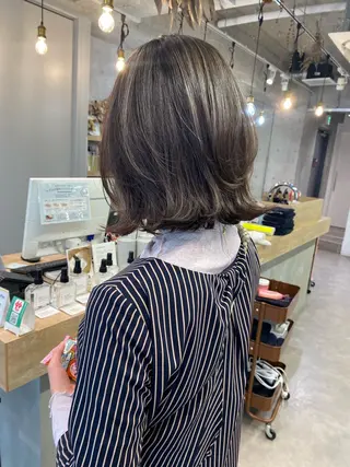 ミディアム カラー 有馬ミク🌈 似合わせ美容師のヘアスタイル
