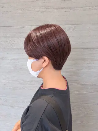 ショート カラー サキ🤍ハイトーン 🪩レイヤーカットのヘアスタイル
