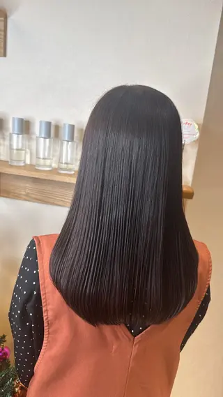 セミロング カラー 根本 奈緒のヘアスタイル