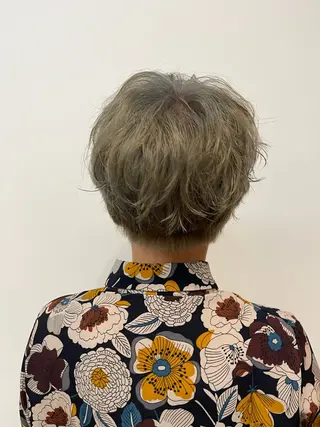 ショート カラー パーマ 岩下 侑里のヘアスタイル