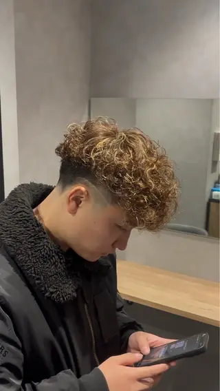 ミディアム カラー パーマ メンズ 心斎橋メンズパーマ 一樹のヘアスタイル