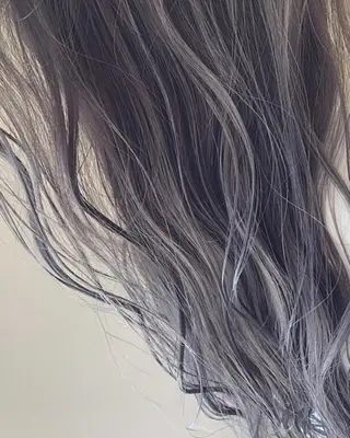 カラー ミヤワキ モモコのヘアスタイル