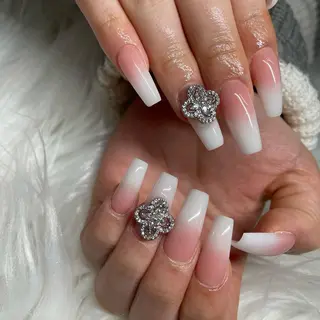 ミディアム ネイル Y. Sのネイルデザイン