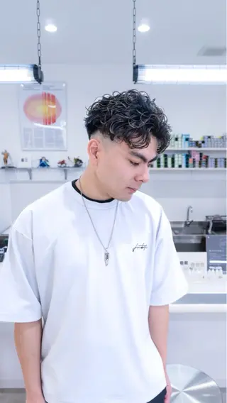 ショート 岡田 駿也のヘアスタイル