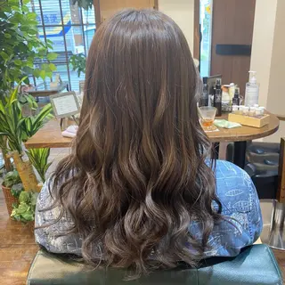 ロング カラー 藤岡 由起のヘアスタイル