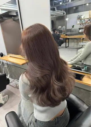 ミディアム カラー レイヤーカット 西村あきやのヘアスタイル