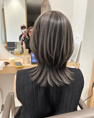 ミディアム カラー 久木原 ゆりのヘアスタイル
