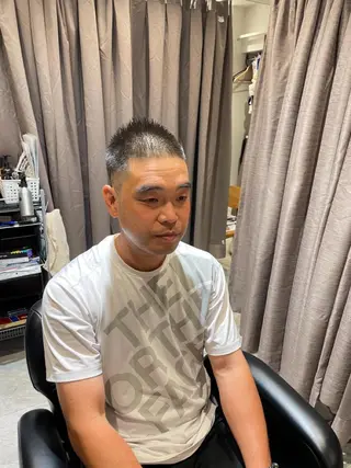 ショート メンズ 小野 大輔のヘアスタイル