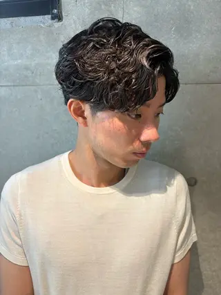 ミディアム パーマ メンズ ラフでキマる色気ヘア 鈴木教介👯‍♀️のヘアスタイル