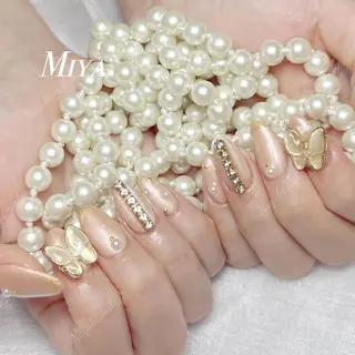 ネイル 🦋 Queenieのネイルデザイン