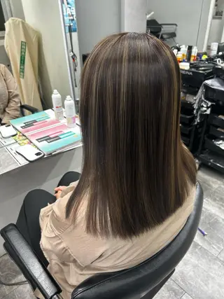 セミロング カラー ブリーチ🐰インナー ♡ハイライト♡綾🐰のヘアスタイル