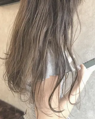 ロング カラー 顔周りレイヤーカット ブリーチminamiのヘアスタイル