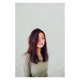 ロング 林 里美のヘアスタイル