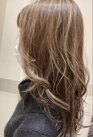ロング カラー ヘアアレンジ 佐藤 睦月のヘアスタイル