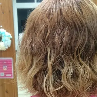 ミディアム パーマ Snaly カラー特化ページのヘアスタイル