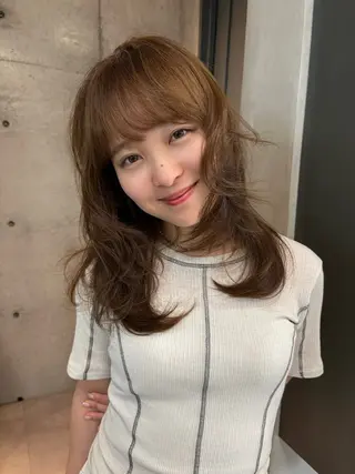 セミロング カラー Saki/レイヤー/ 柔色カラー/顔まわりのヘアスタイル