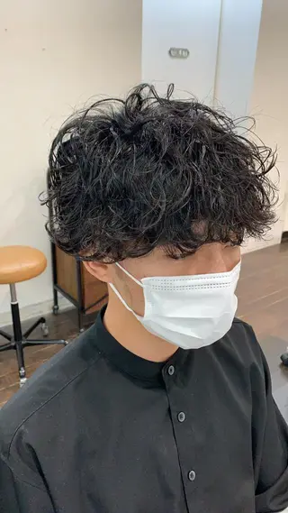 ミディアム パーマ メンズ 三矢 ちなつのヘアスタイル