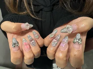 ネイル LAVISH 大和店 emi・:*+のネイルデザイン