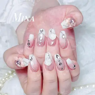 ネイル 🦋 Queenieのネイルデザイン
